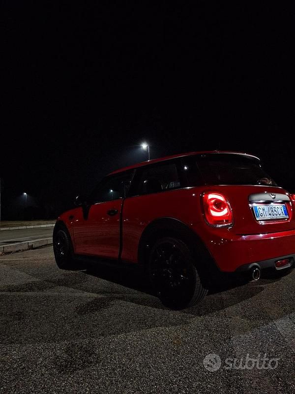 Usata Mini ONE 75 CV (55 kW) 2019 Rosso Utilitaria