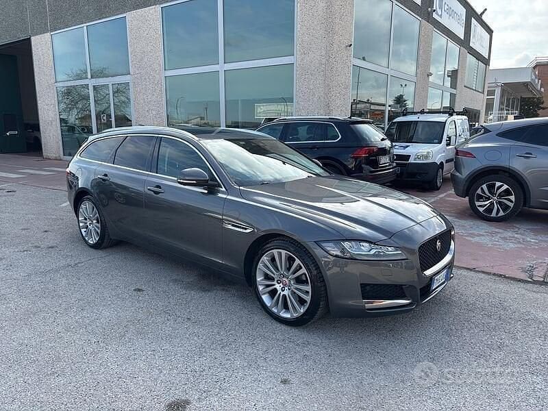 Usata Jaguar XF Sportbrake Prestige 241 CV (177 kW) 2017 Grigio Station wagon