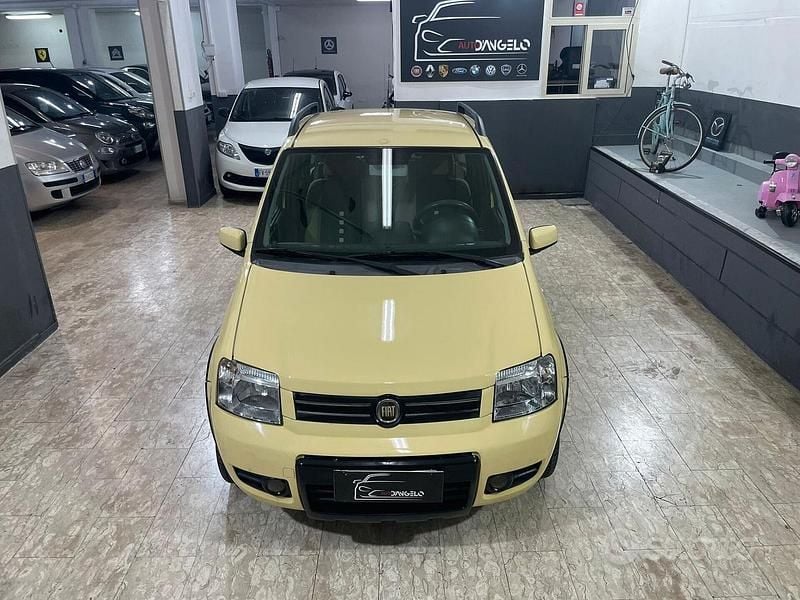 Usata Fiat Panda Climbing 60 CV (44 kW) 2009 Giallo Utilitaria