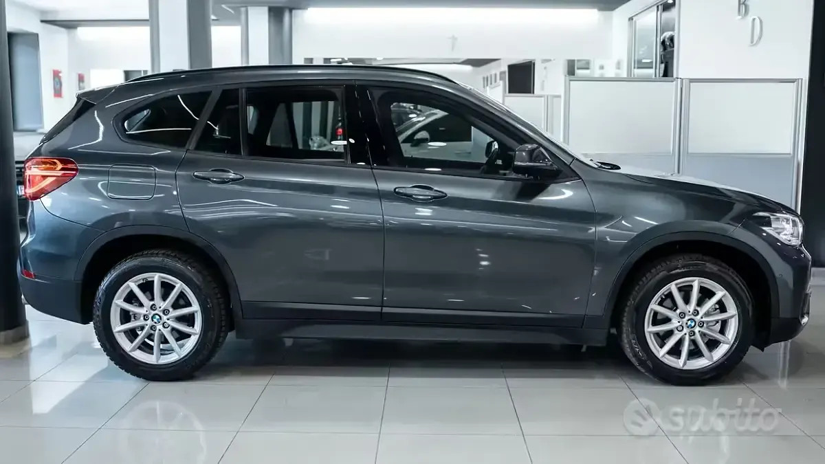 Usado BMW X1 Sport Line 150 HP (110 kW) 2019 Cinzento SUV