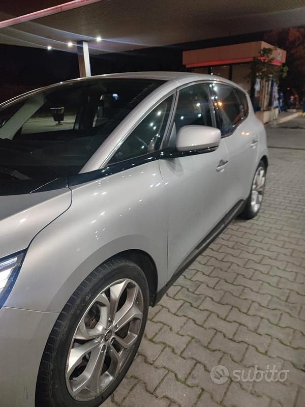 Usata Renault Scénic 120 CV (88 kW) 2021 Grigio Monovolume