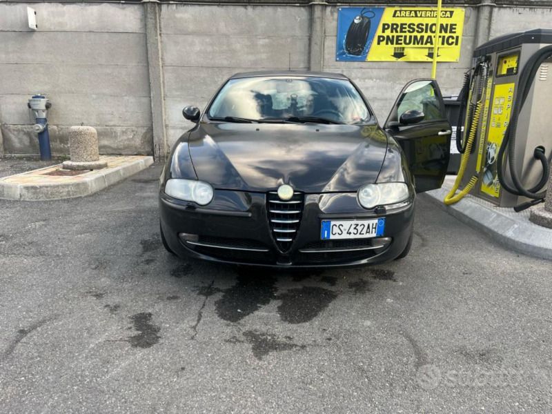 Usata 2004 Alfa Romeo 147 Due volumi | 1200 € (Ottimo prezzo) - Immagine 1/4