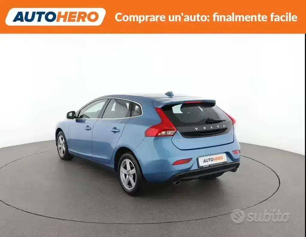 Usata Volvo V40 Momentum 150 CV (110 kW) 2016 Blu Berlina