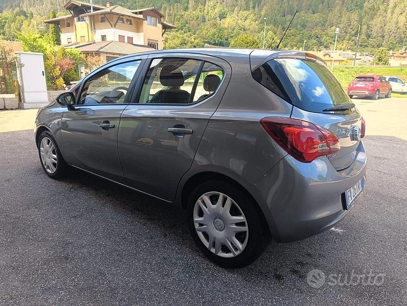 Usata Opel Corsa 90 CV (66 kW) 2019 Grigio Berlina