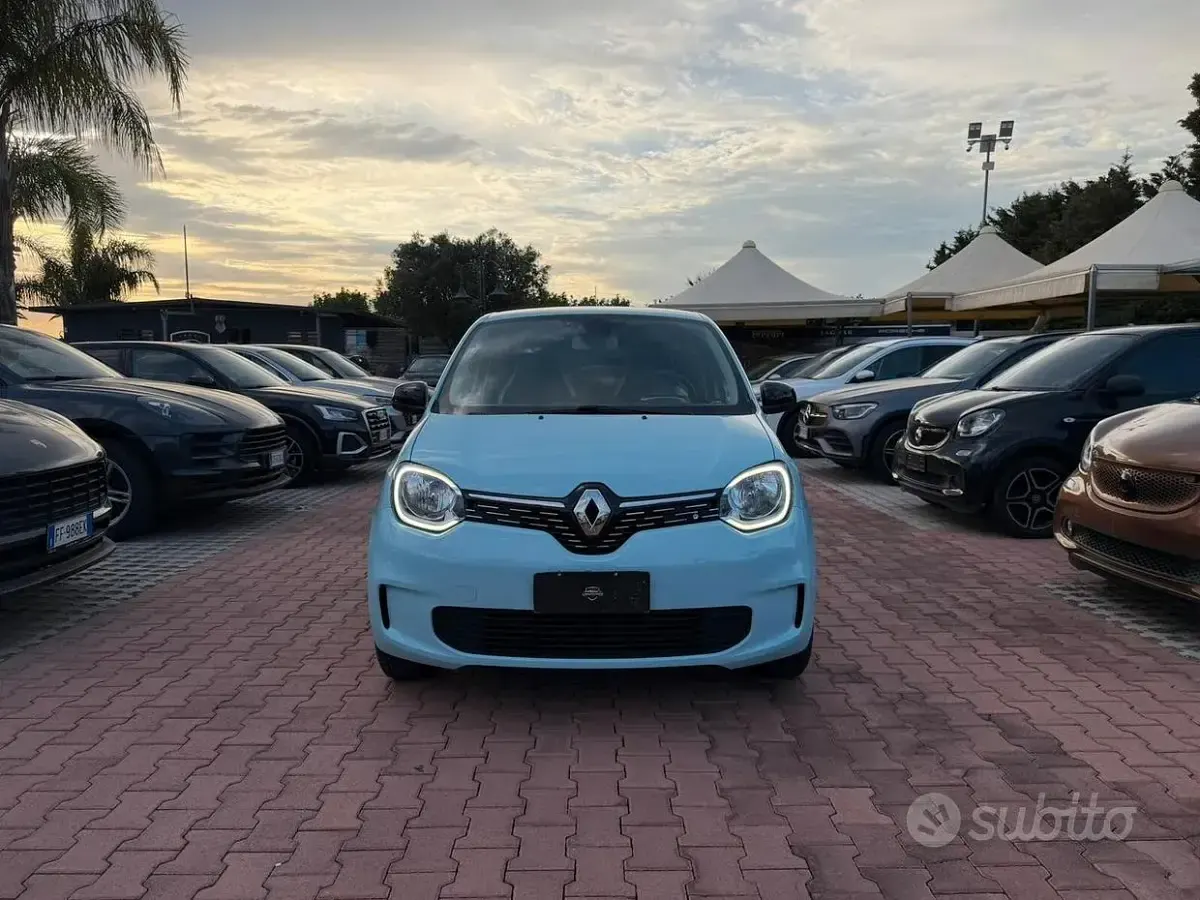 Usata Renault Twingo Techno 30 kW (42 CV) 2023 Blu Utilitaria