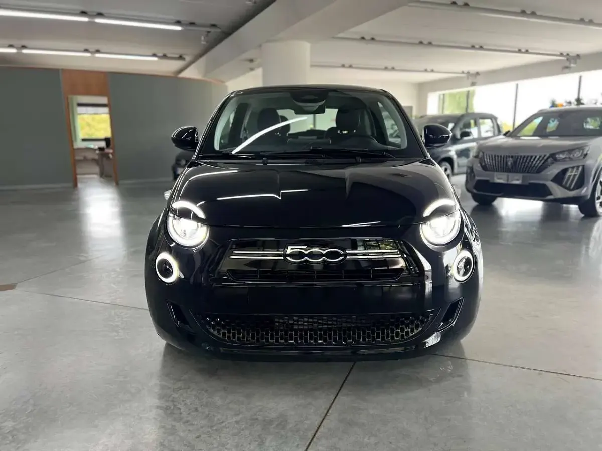 Nuova Fiat 500 65 CV (47 kW) 2025 Nero Utilitaria