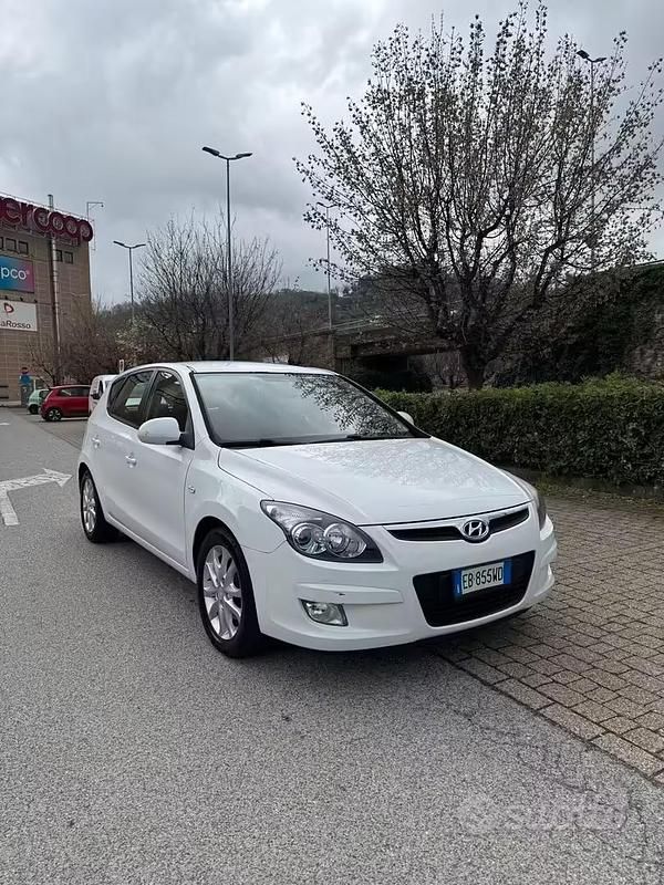 Usata Hyundai i30 Active 109 CV (80 kW) 2010 Bianco Berlina
