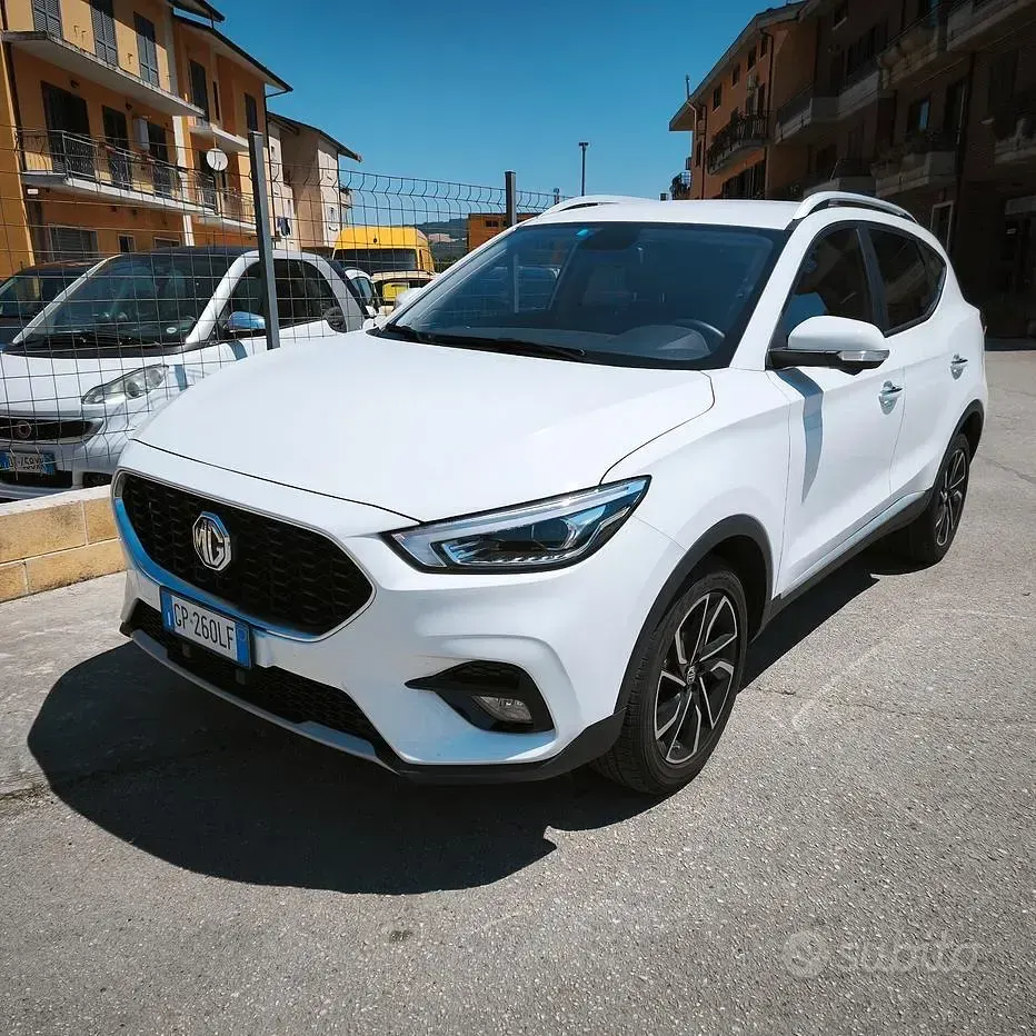 Usata MG ZS Luxury 111 CV (81 kW) 2023 Bianco SUV