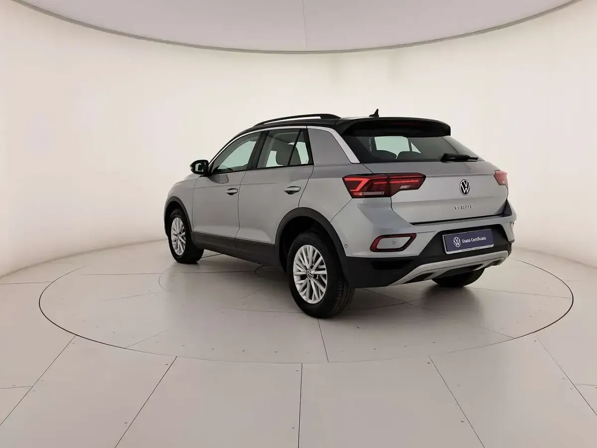 Usata VW T-Roc Life 116 CV (85 kW) 2025 Pyrit silver metallizzato nero SUV