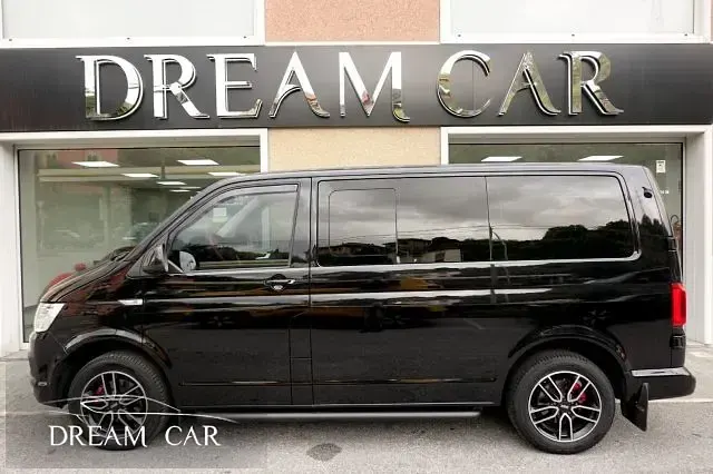 Usata VW T6 150 CV (110 kW) 2016 Nero pastello Furgone