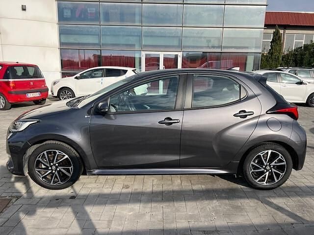 Usata Toyota Yaris Hybrid Trend 92 CV (67 kW) 2022 Grigio Berlina