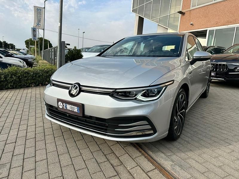Usata VW Golf VIII Style 130 CV (95 kW) 2021 Argento Berlina