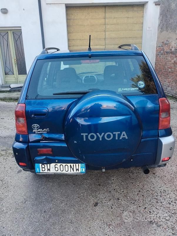 Usata Toyota RAV4 2001 Blu SUV