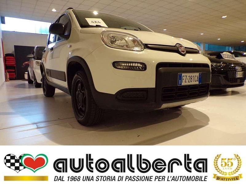 Usata Fiat Panda 4x4 86 CV (63 kW) 2019 Bianco gelato pastello Utilitaria