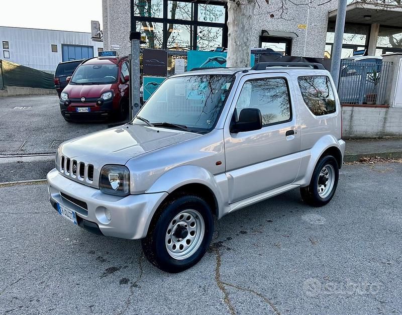 Usata Suzuki Jimny 82 CV (60 kW) 2003 Grigio SUV