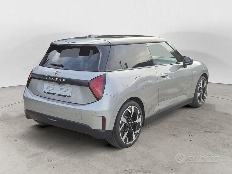Nuova Mini Cooper 135 kW (184 CV) 2025 Grigio Utilitaria