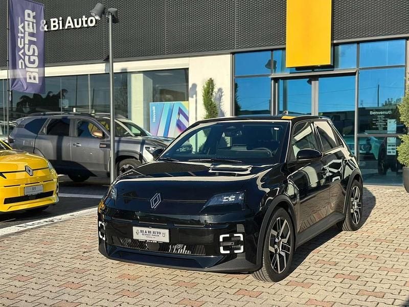 Nero etoilè Nuova 2025 Renault 5 E-Tech Urban Tre volumi | 26.900 € (Ottimo prezzo) - Immagine 1/4