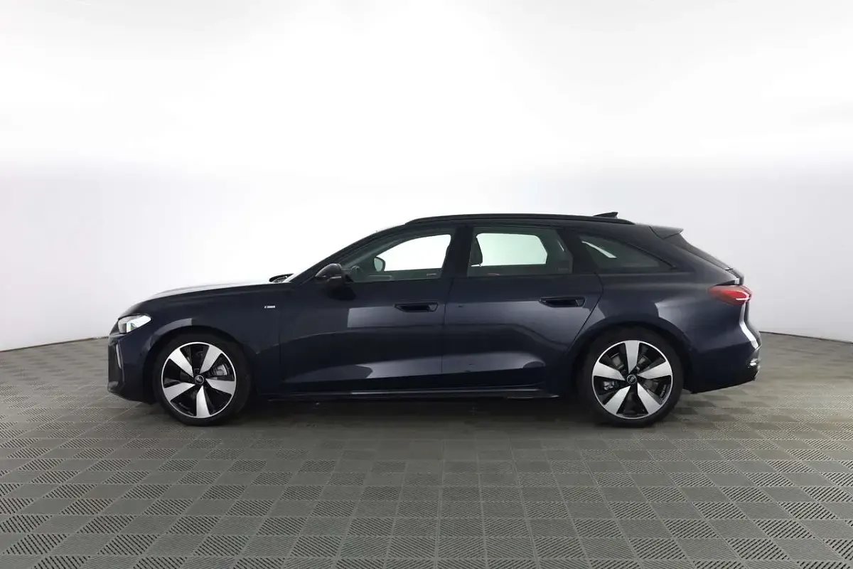 Käytetty Audi A5 S-Line 204 HP (150 kW) 2025 Sininen Farmari
