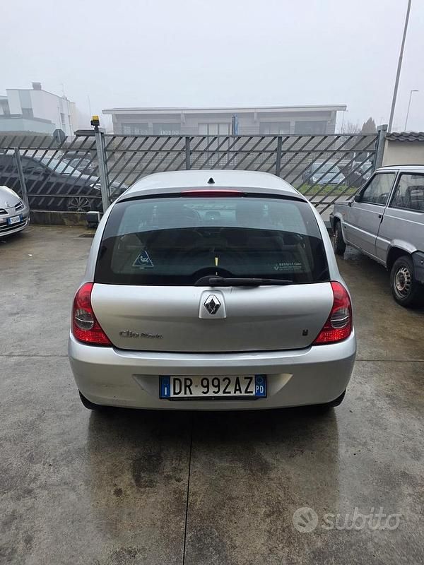 Usata Renault Clio II 2008 Grigio Berlina