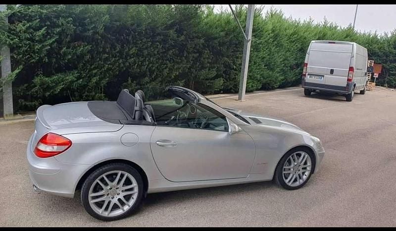 Usata Mercedes SLK200 163 CV (119 kW) 2008 Argento Cabrio