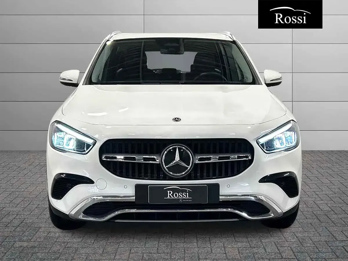 Usata Mercedes GLA180 Advanced 116 CV (85 kW) 2024 Grigio montagna SUV