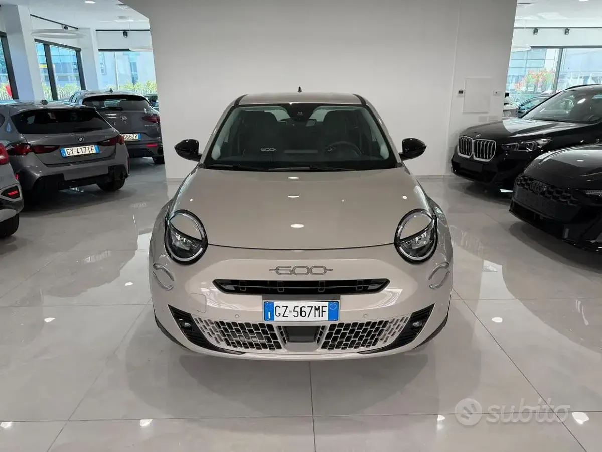 Usata Fiat 600 Pop 136 CV (100 kW) 2025 Beige SUV