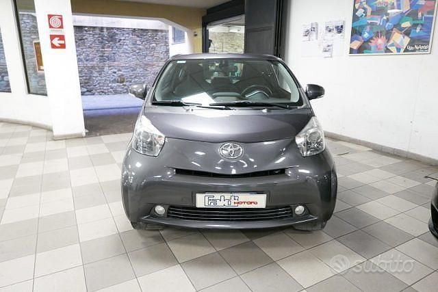 Usata Toyota iQ 68 CV (50 kW) 2010 Grigio Utilitaria