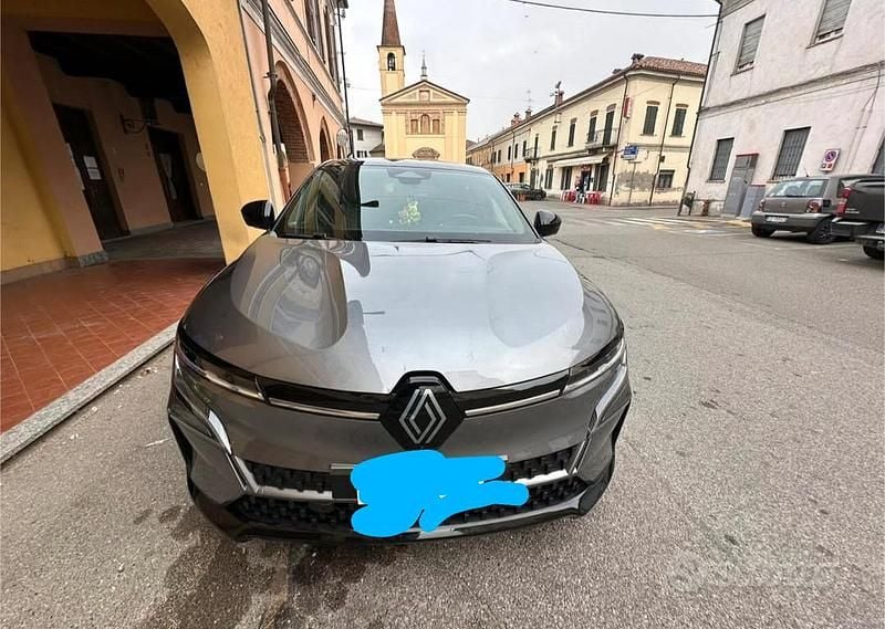 Grigio Usata 2023 Renault Megane E-Tech Techno Tre volumi | 24.000 € - Immagine 1/4