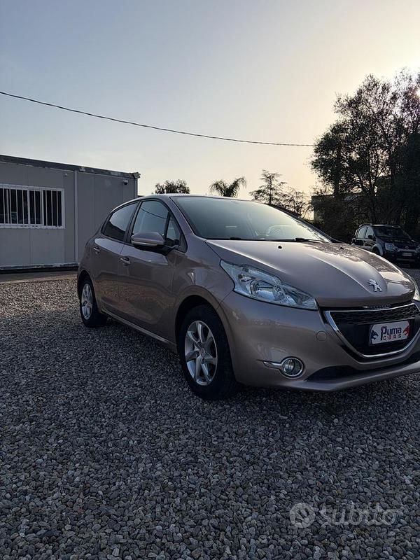 Usata Peugeot 208 Allure 82 CV (60 kW) 2012 Marrone Utilitaria