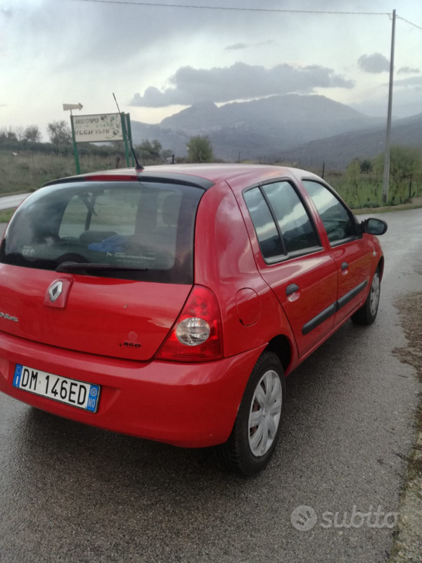 Usato 2008 Renault Clio Benzin (2.200 €)