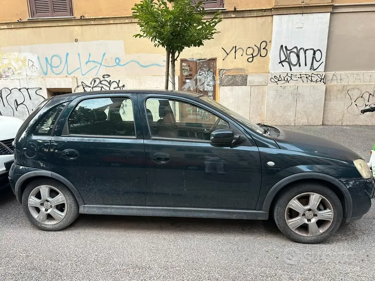 Usata Opel Corsa 69 CV (50 kW) 2005 Verde Utilitaria