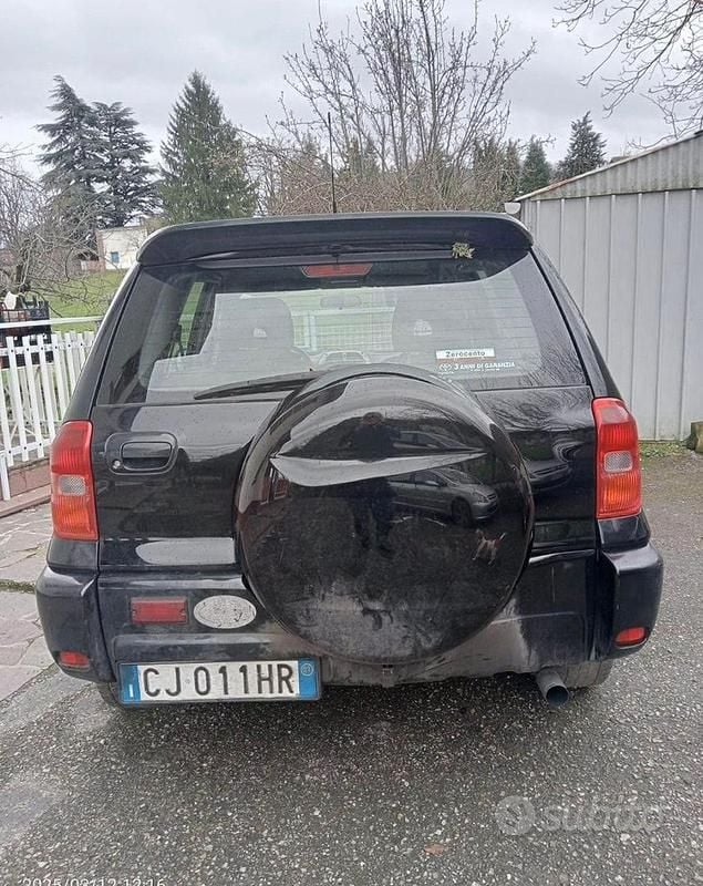 Usata Toyota RAV4 116 CV (85 kW) 2001 Nero Station wagon