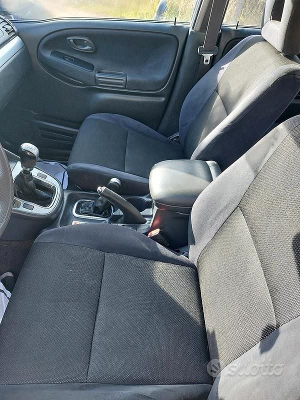 Usata 2003 Suzuki Vitara SUV | 4300 € (Buon prezzo) - Immagine 1/4