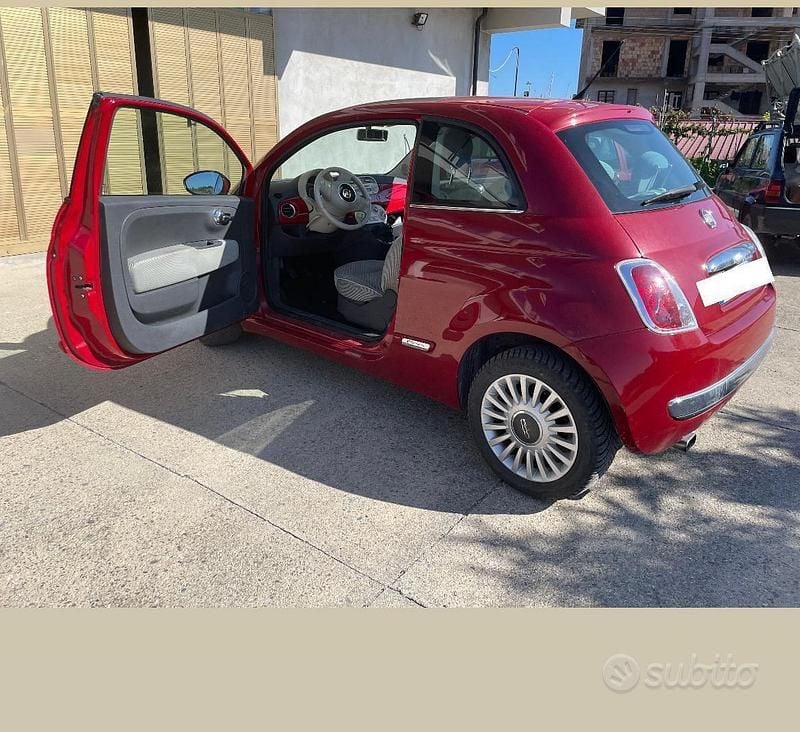 Begagnad Fiat 500 85 HK (62 kW) 2010 Röd Halvkombi