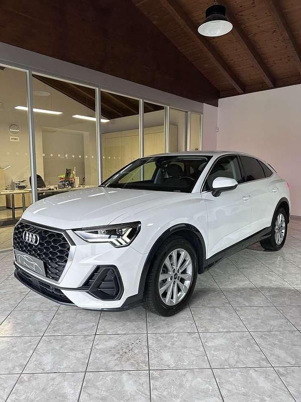 Bianco Usata 2023 Audi Q3 Sportback Business Plus SUV | 31.000 € (Super prezzo) - Immagine 1/4