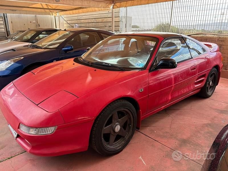 Usata Toyota MR2 140 CV (102 kW) 2000 Rosso Cabrio