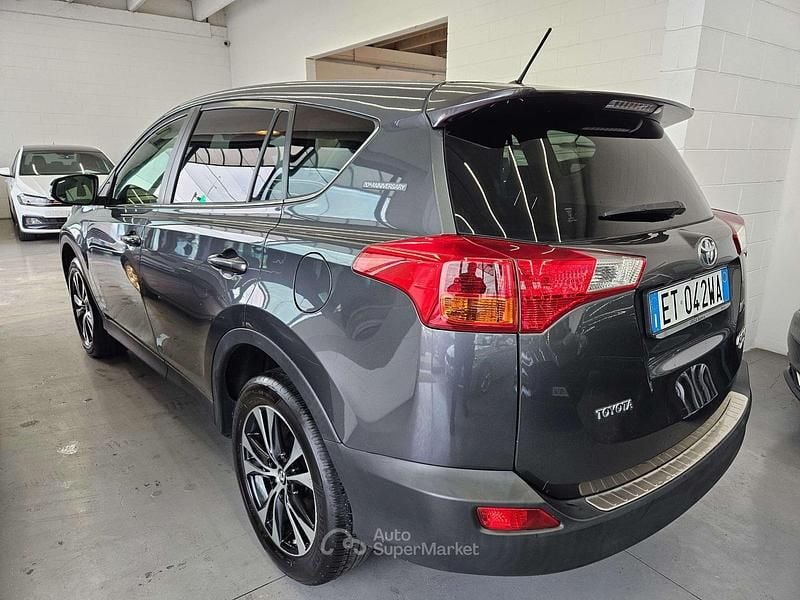 Usata Toyota RAV4 Lounge 124 CV (91 kW) 2014 Grigio SUV