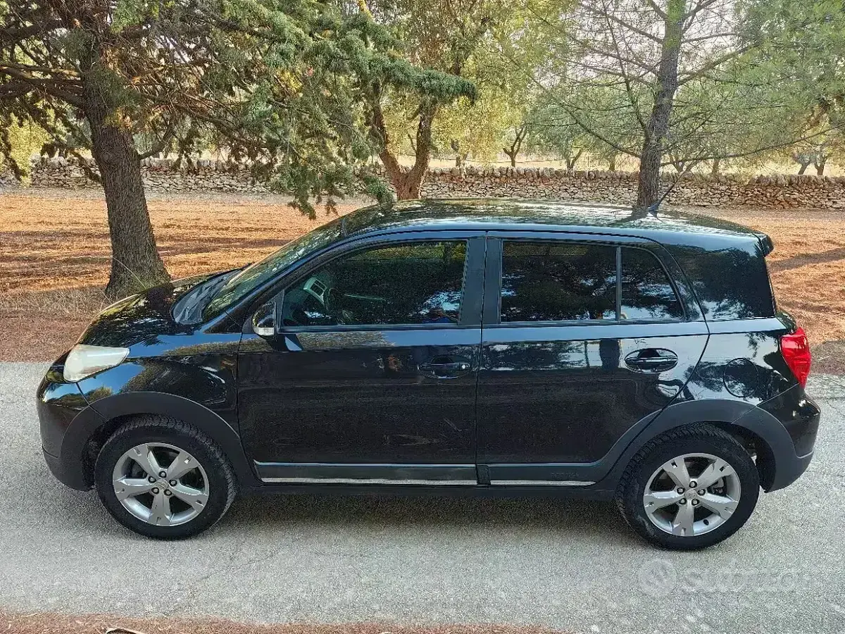 Usata Toyota Urban Cruiser 90 CV (66 kW) 2009 Nero Utilitaria