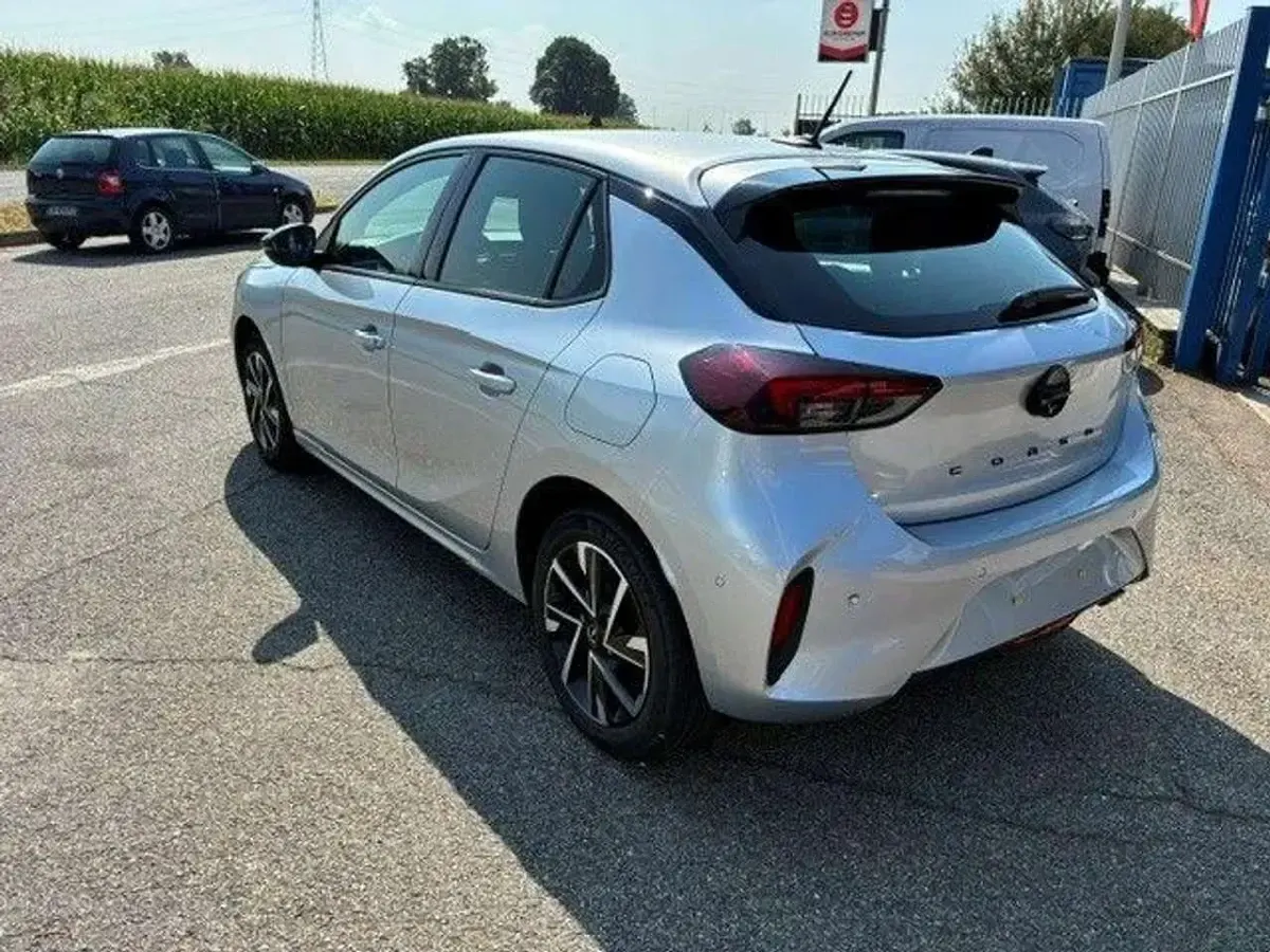 Usata Opel Corsa GS Line 101 CV (74 kW) 2025 Argento Utilitaria