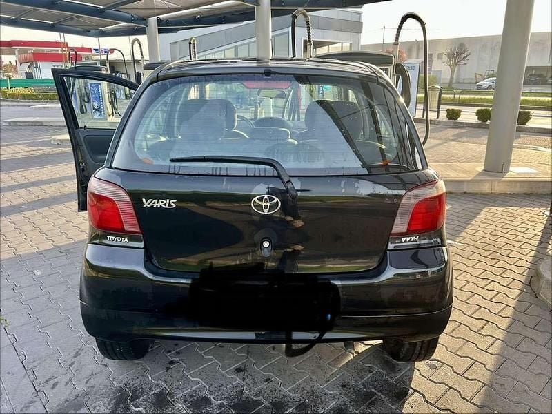 Usata Toyota Yaris 68 CV (50 kW) 2001 Berlina
