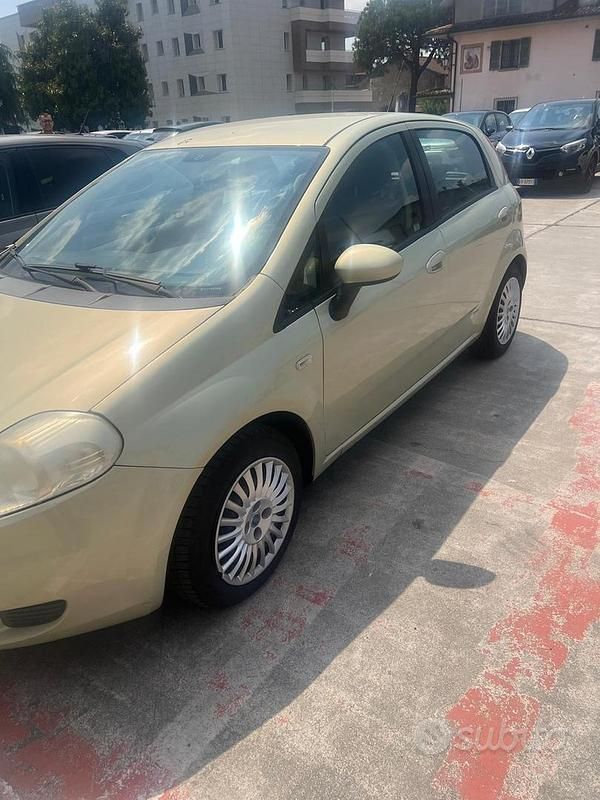 Usata Fiat Punto 71 CV (52 kW) 2006 Verde Berlina