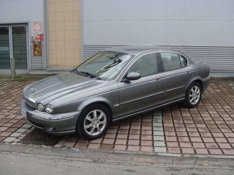 Grigio Usata 2004 Jaguar X-type Executive Tre volumi | 3500 € (Ottimo prezzo) - Immagine 1/4
