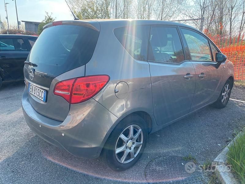 Usata Opel Meriva 120 CV (88 kW) 2012 Grigio Monovolume