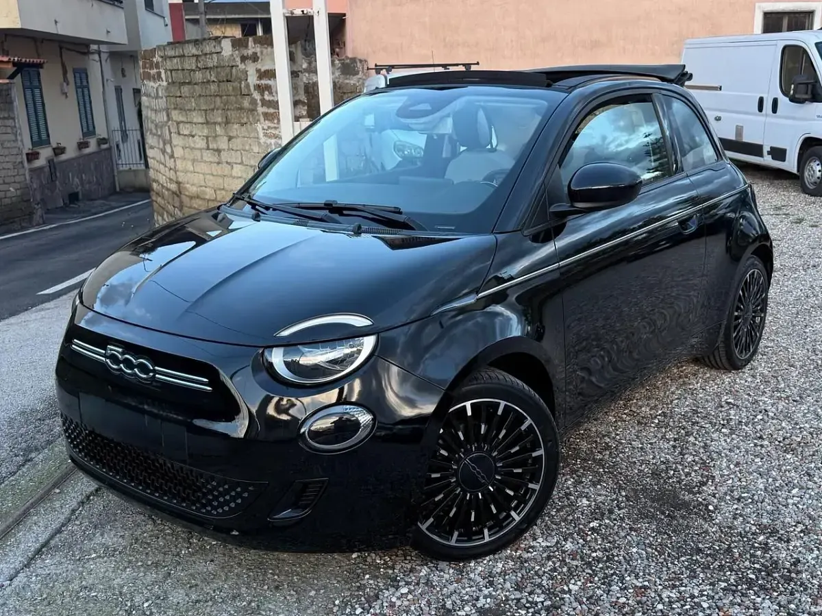 Usata Fiat 500e La Prima 42 kW (58 CV) 2021 Nero Cabrio