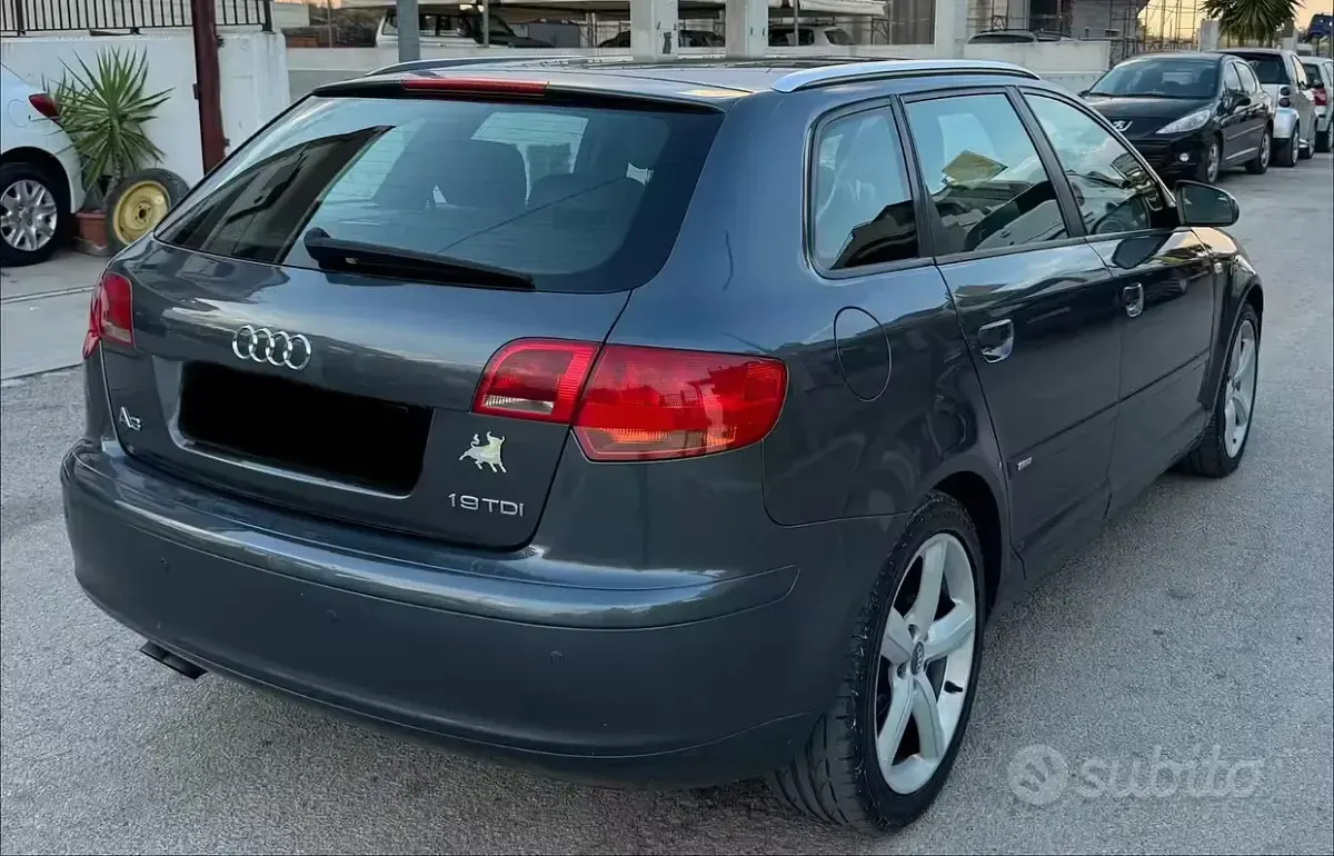 Usata Audi A3 Attraction 105 CV (77 kW) 2009 Grigio Utilitaria