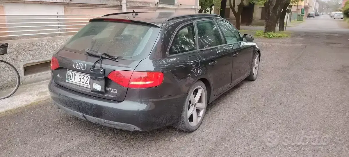 Gebraucht Audi A4 140 PS (102 kW) 2010 Schwarz Kombi