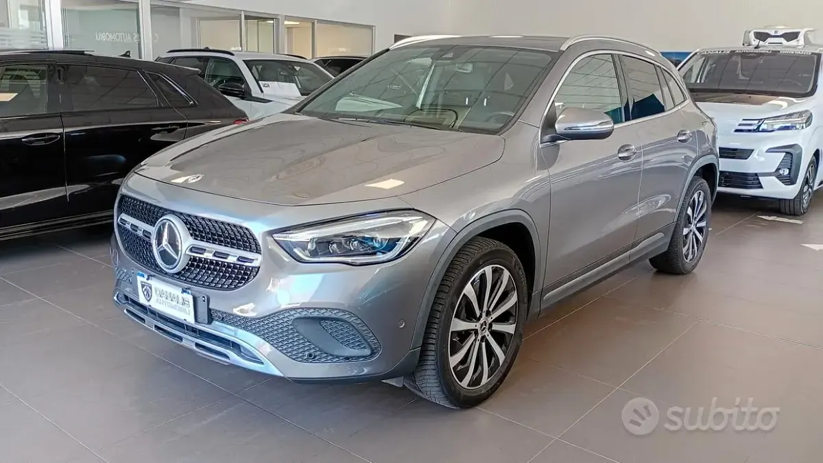 Usata Mercedes GLA200 150 CV (110 kW) 2022 Grigio SUV