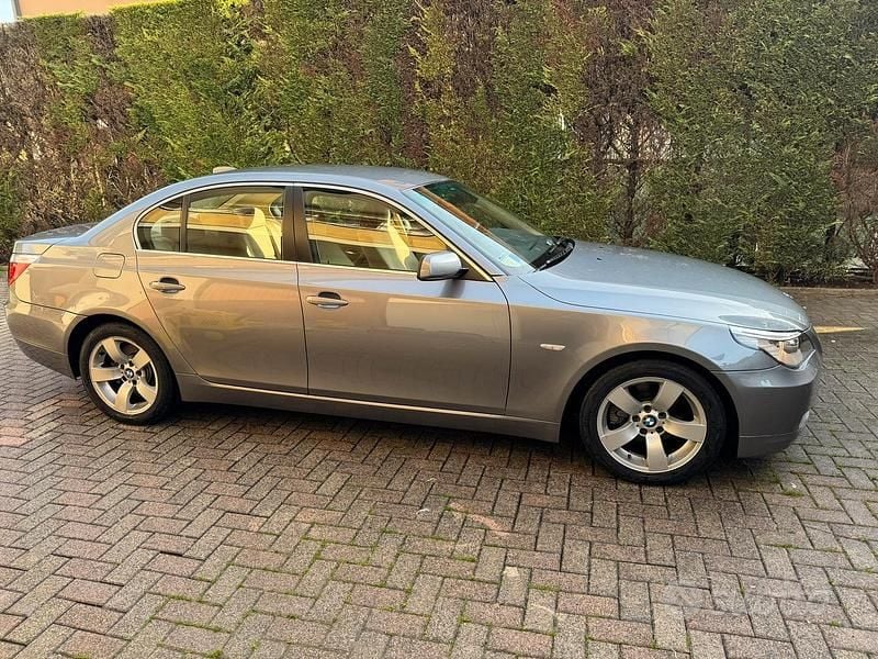 Begagnad BMW 520 163 HK (119 kW) 2007 Grå Sedan