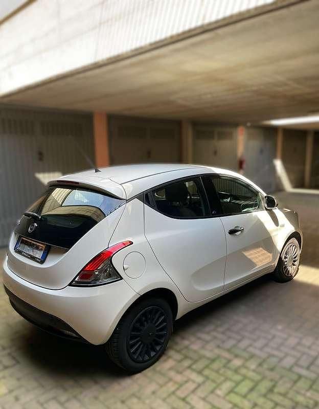 Usata Lancia Ypsilon S 69 CV (50 kW) 2019 Bianco Utilitaria