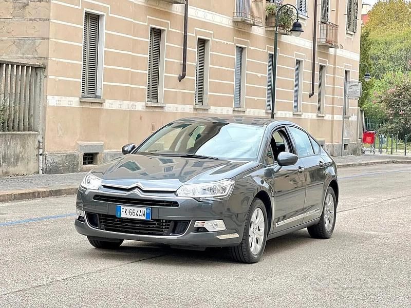 Grigio shark metallizzato Usata 2017 Citroën C5 Seduction Tre volumi | 14.000 € - Immagine 1/4